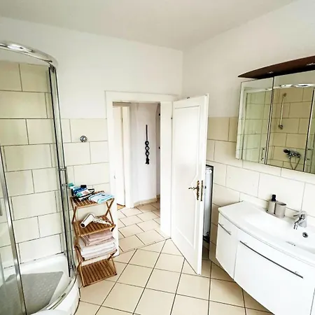 Modern In טרויסדורף